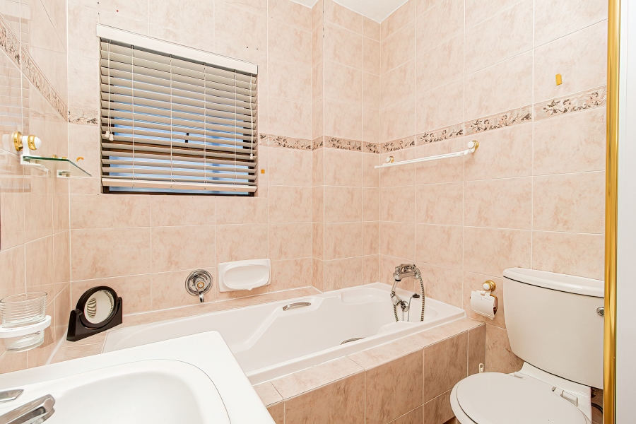 To Let 3 Bedroom Property for Rent in Beachfront Western Cape